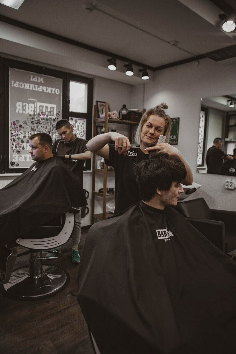 Парикмахерская алтуфьево. Barbershop Москва. Барбер Москва. Цирюльник Алтуфьево 72. Цирюльник Москва.