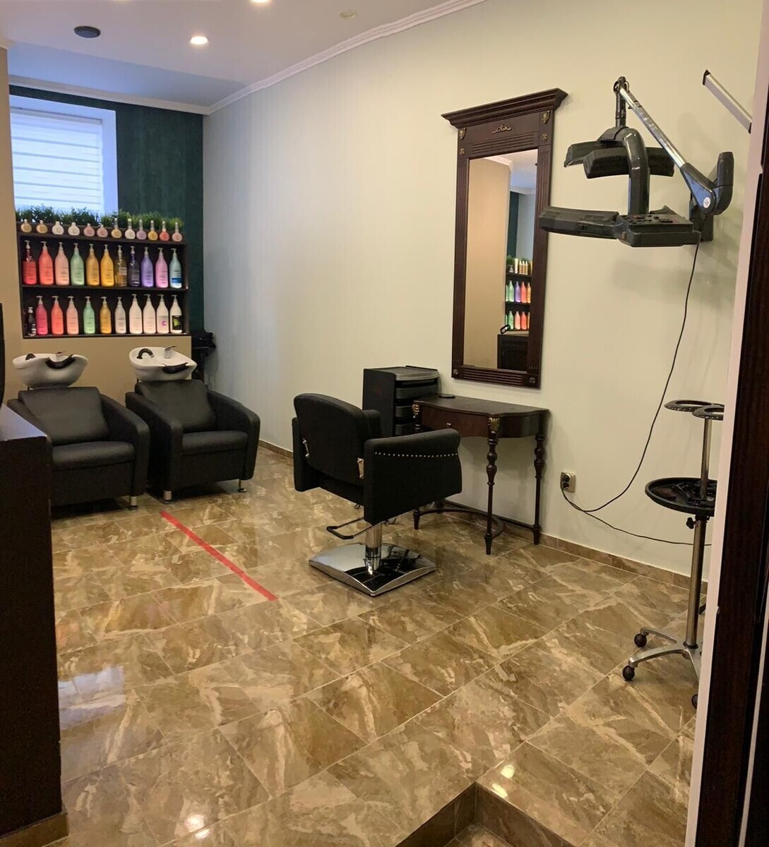 Салон Красоты Coiffur Salon Garri Hanadyan, адрес Адмирала Нахимова...