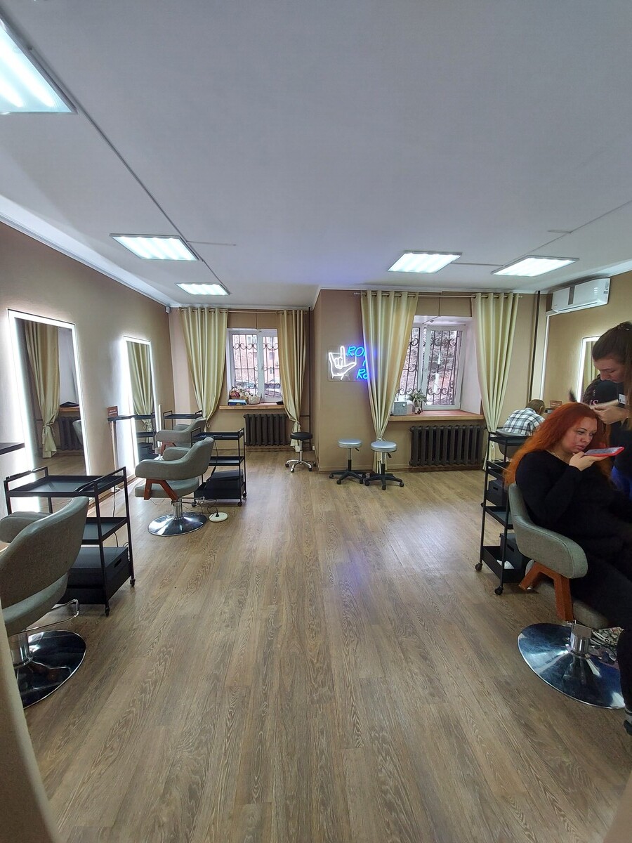 Roks студия красивых волос - Новокузнецк - Рабочая зона парикмахеров