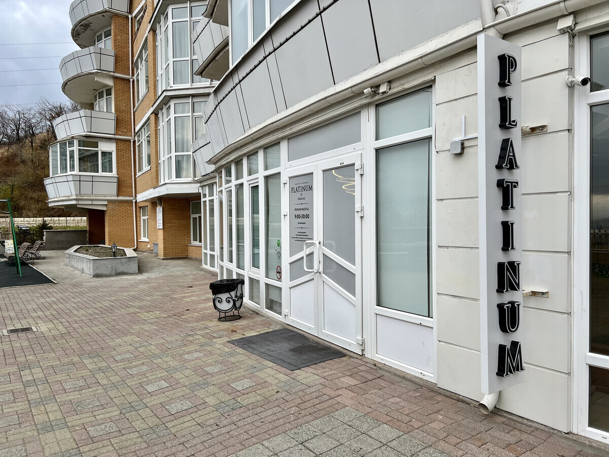 Институт красоты Platinum by Kerastase - Владивосток - Витрина с улицы