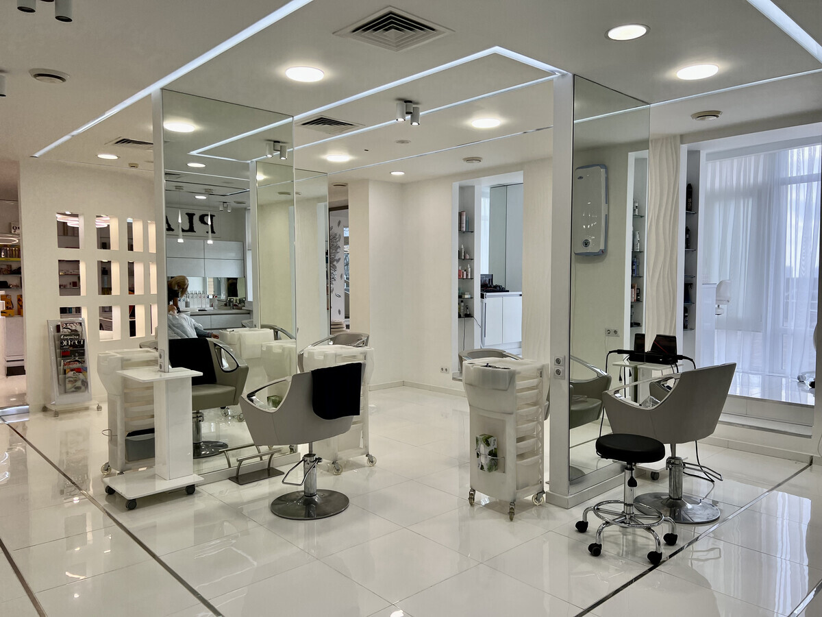 Институт красоты Platinum by Kerastase - Владивосток - Рабочая зона парикмахеров
