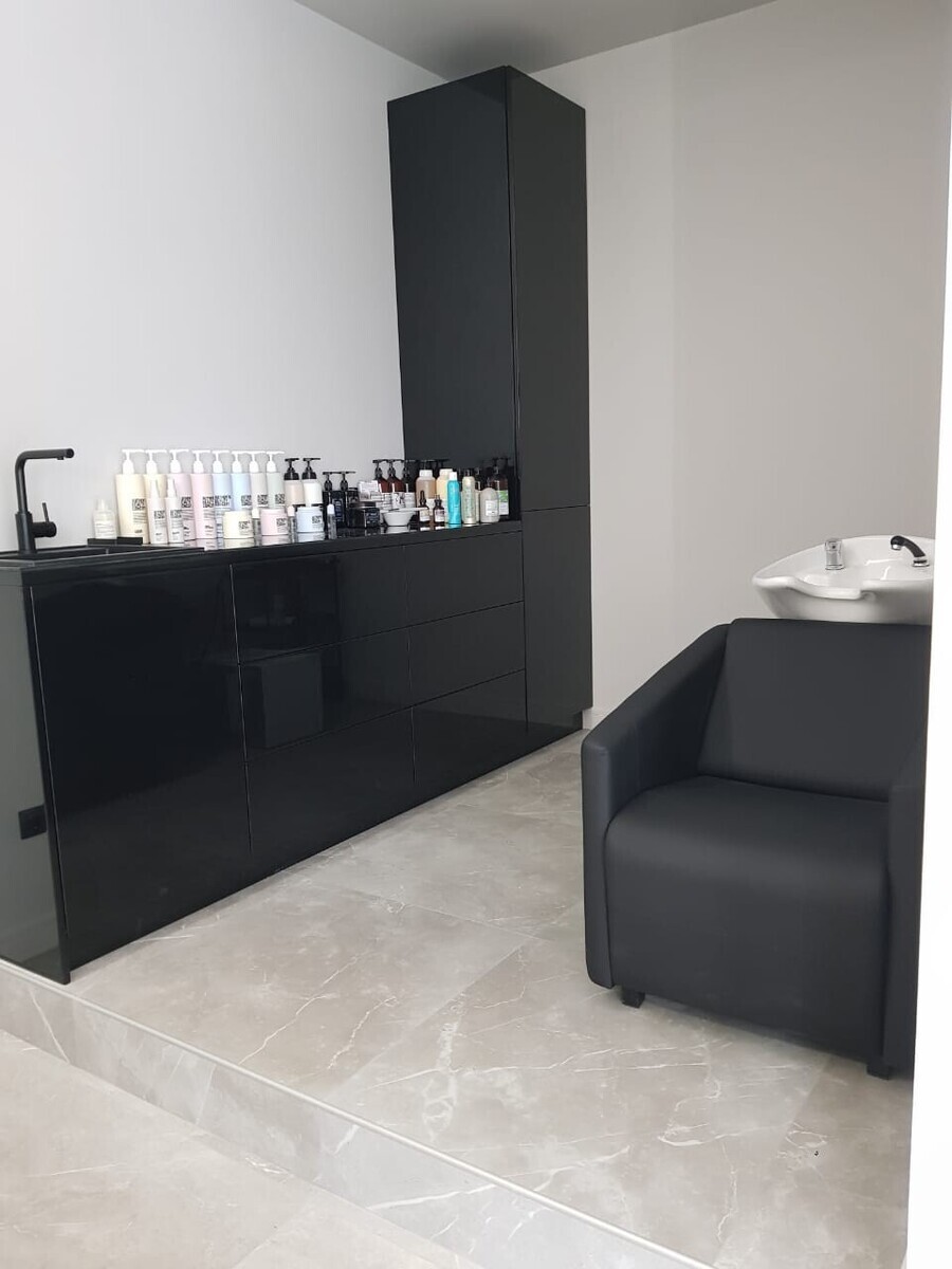 JANELLE BEAUTY STUDIO